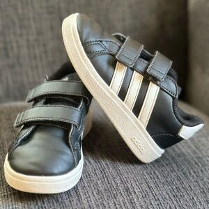 Adidas toddler shoes size 7